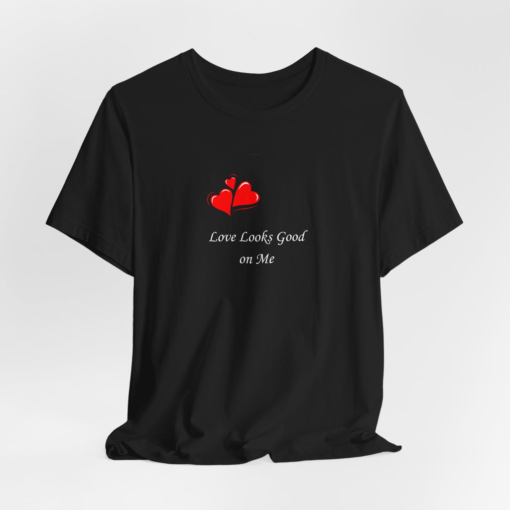 Love Looks Good On Me T-Shirt – Minimal Heart Graphic Tee