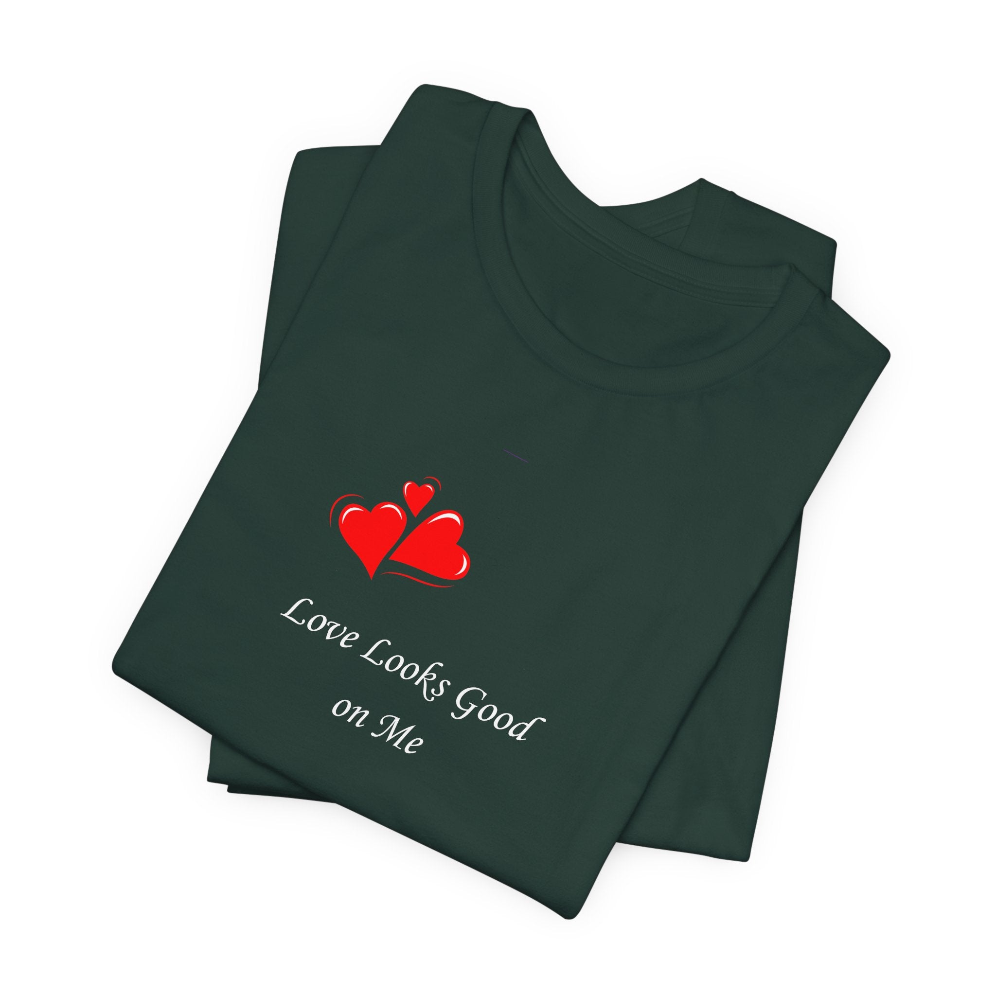 Love Looks Good On Me T-Shirt – Minimal Heart Graphic Tee