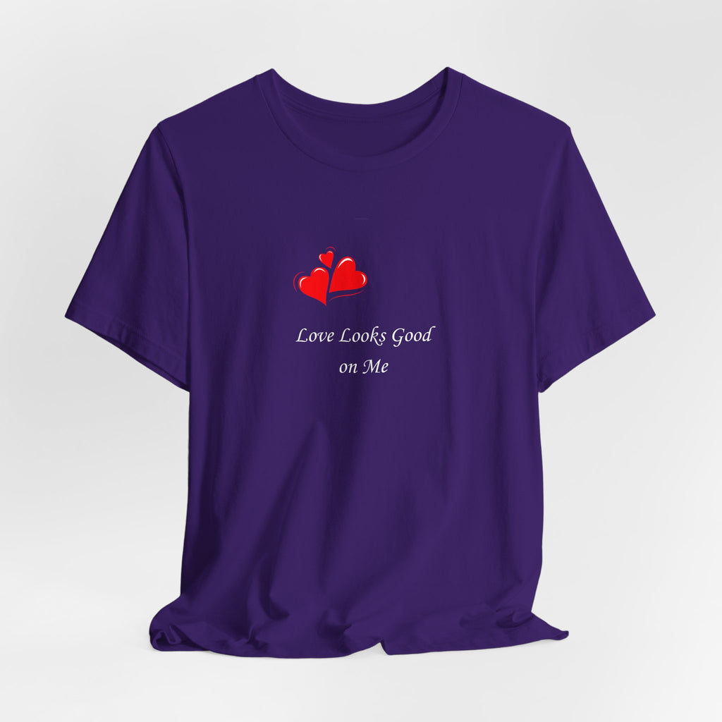 Love Looks Good On Me T-Shirt – Minimal Heart Graphic Tee