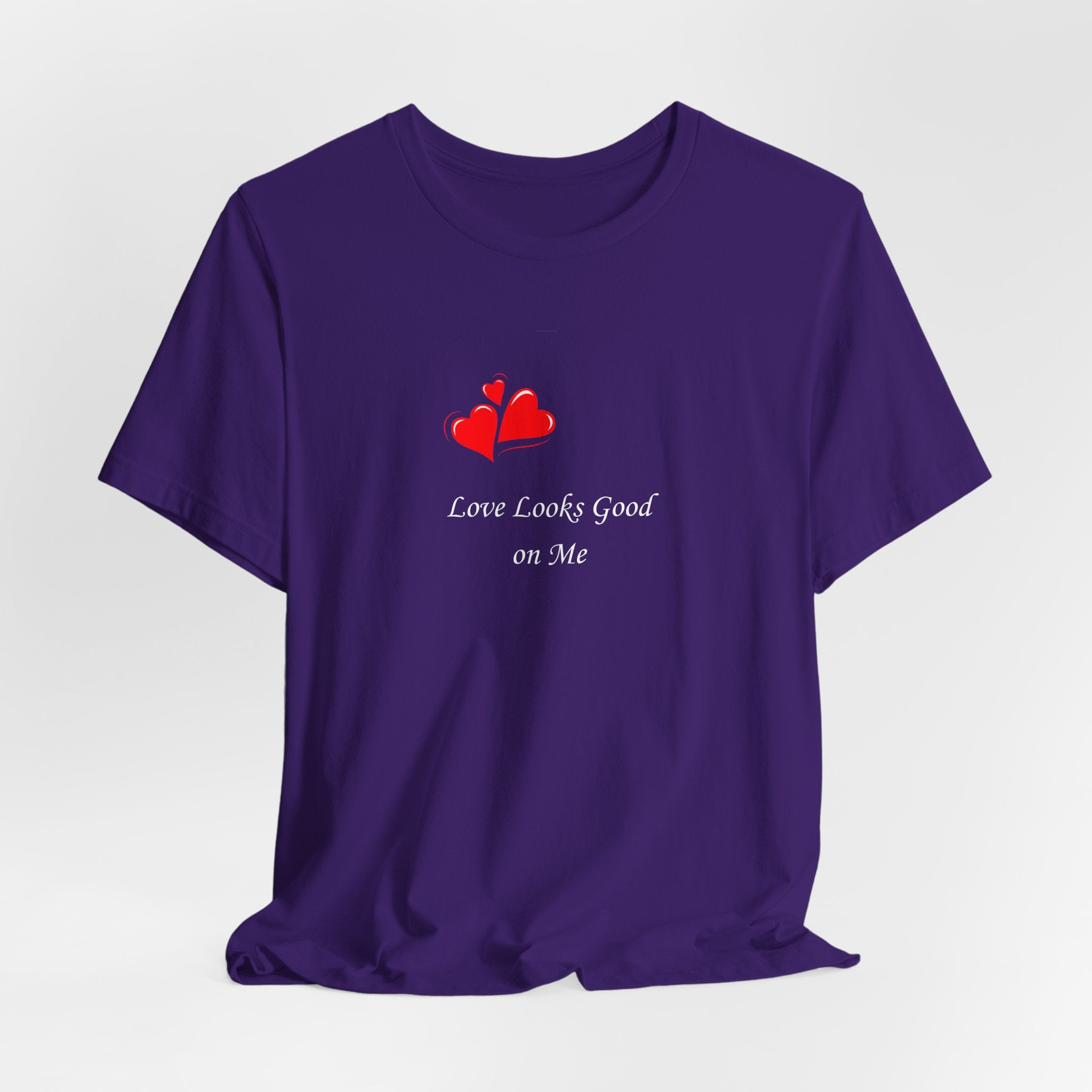 Love Looks Good On Me T-Shirt – Minimal Heart Graphic Tee
