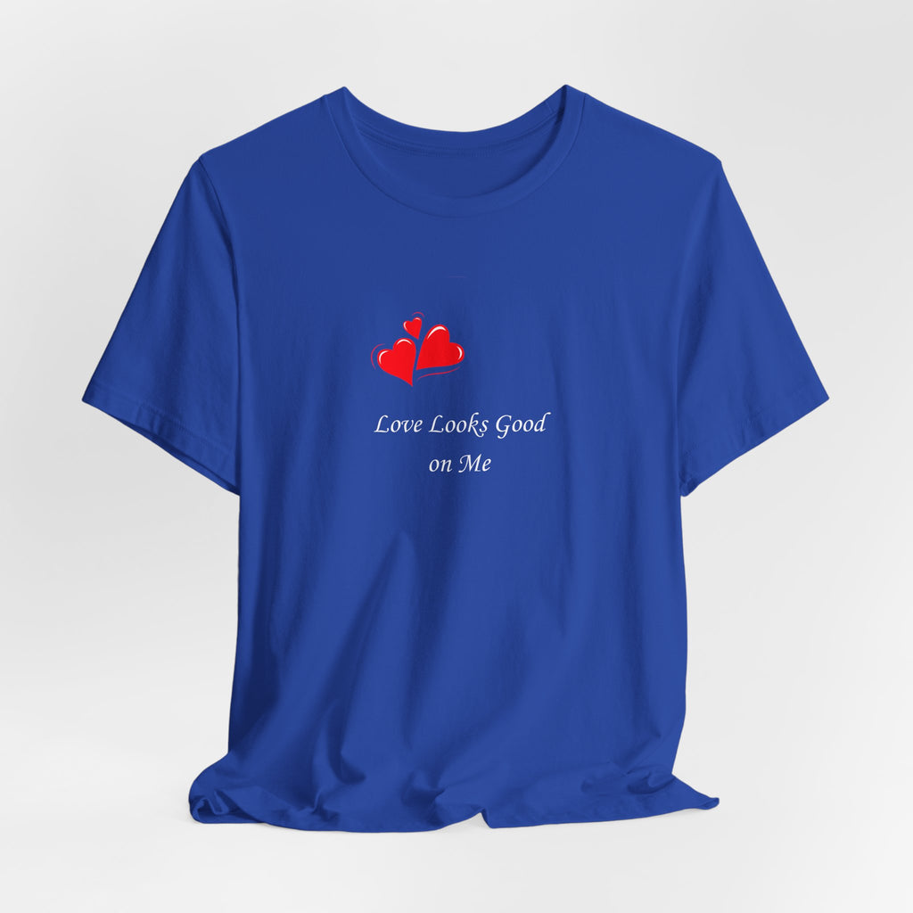 Love Looks Good On Me T-Shirt – Minimal Heart Graphic Tee