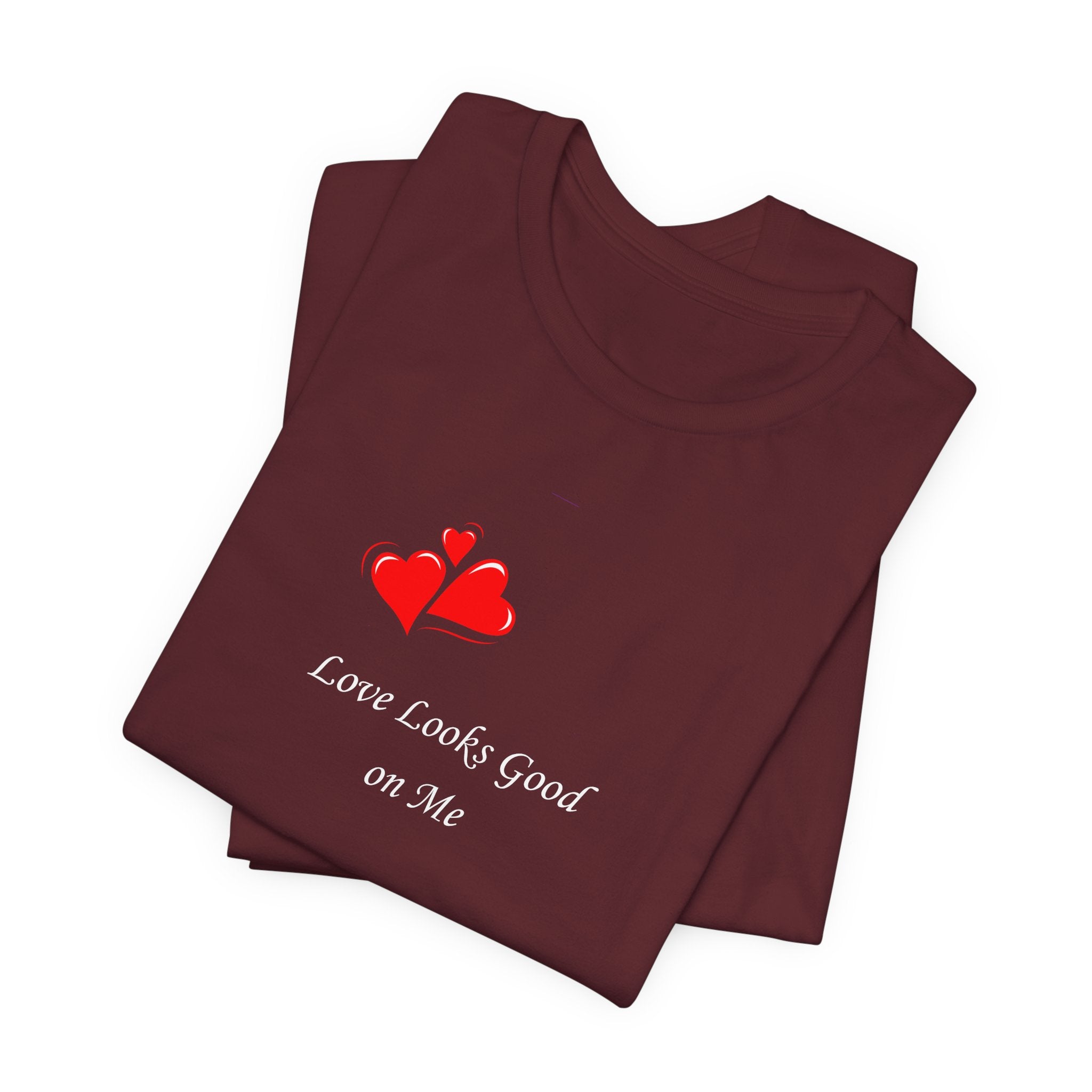Love Looks Good On Me T-Shirt – Minimal Heart Graphic Tee