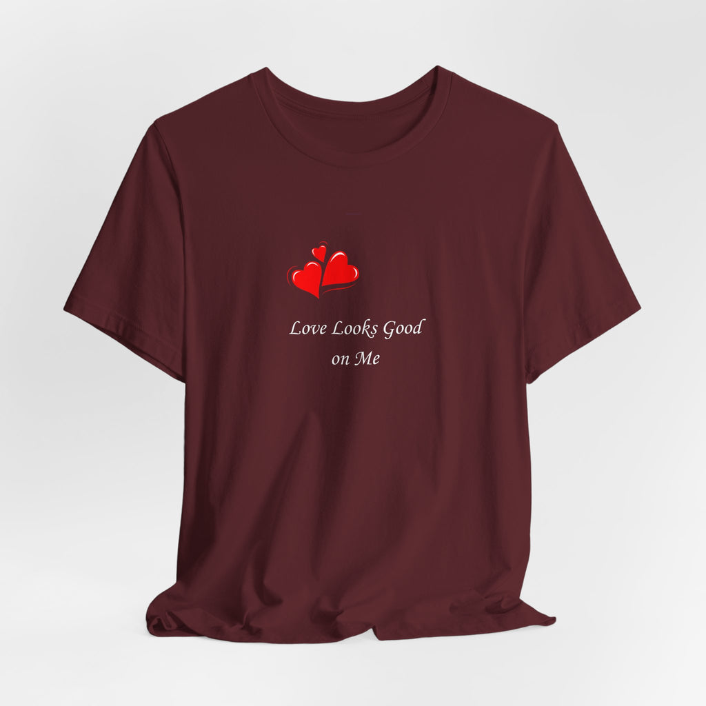 Love Looks Good On Me T-Shirt – Minimal Heart Graphic Tee