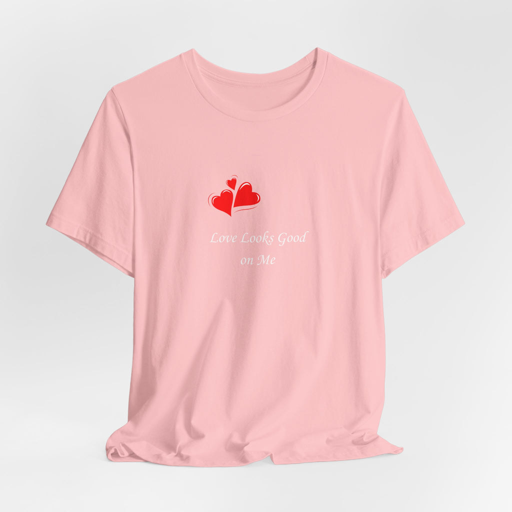 Love Looks Good On Me T-Shirt – Minimal Heart Graphic Tee