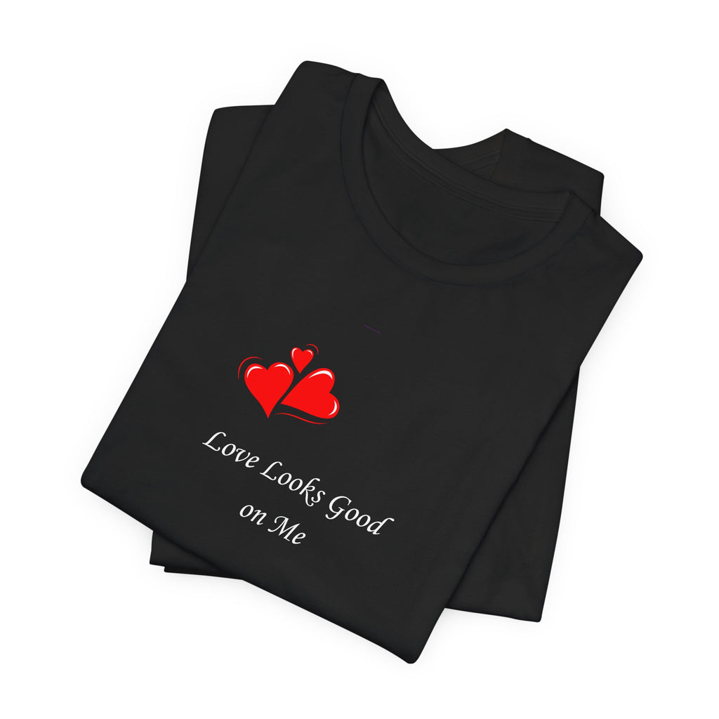 Love Looks Good On Me T-Shirt – Minimal Heart Graphic Tee
