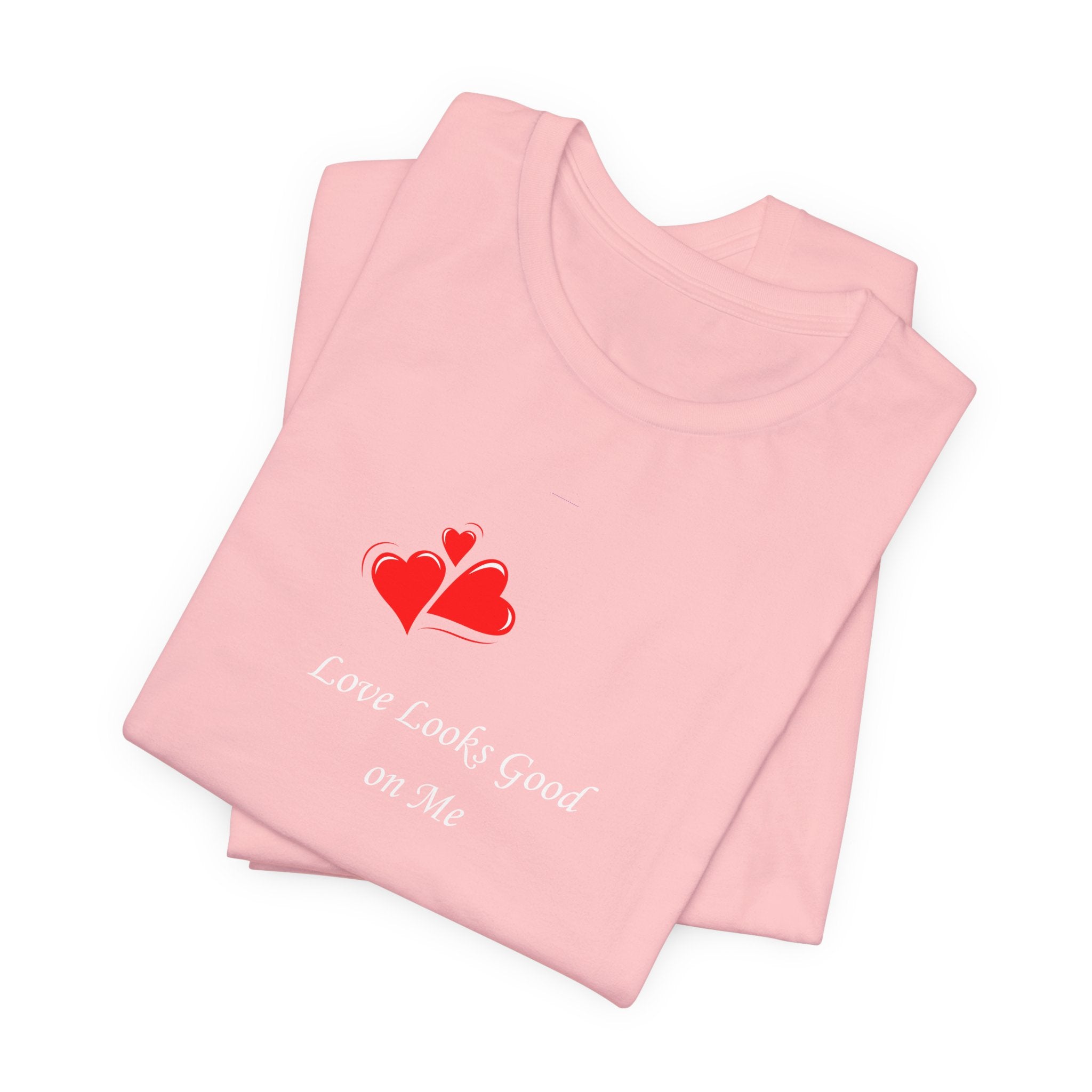 Love Looks Good On Me T-Shirt – Minimal Heart Graphic Tee
