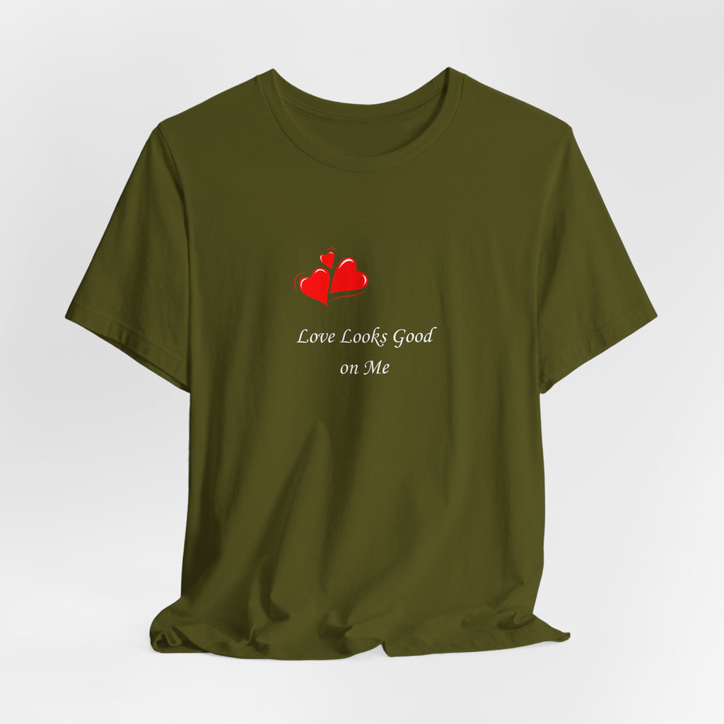 Love Looks Good On Me T-Shirt – Minimal Heart Graphic Tee