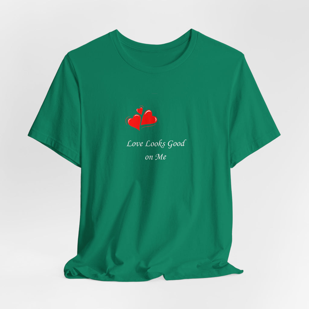 Love Looks Good On Me T-Shirt – Minimal Heart Graphic Tee