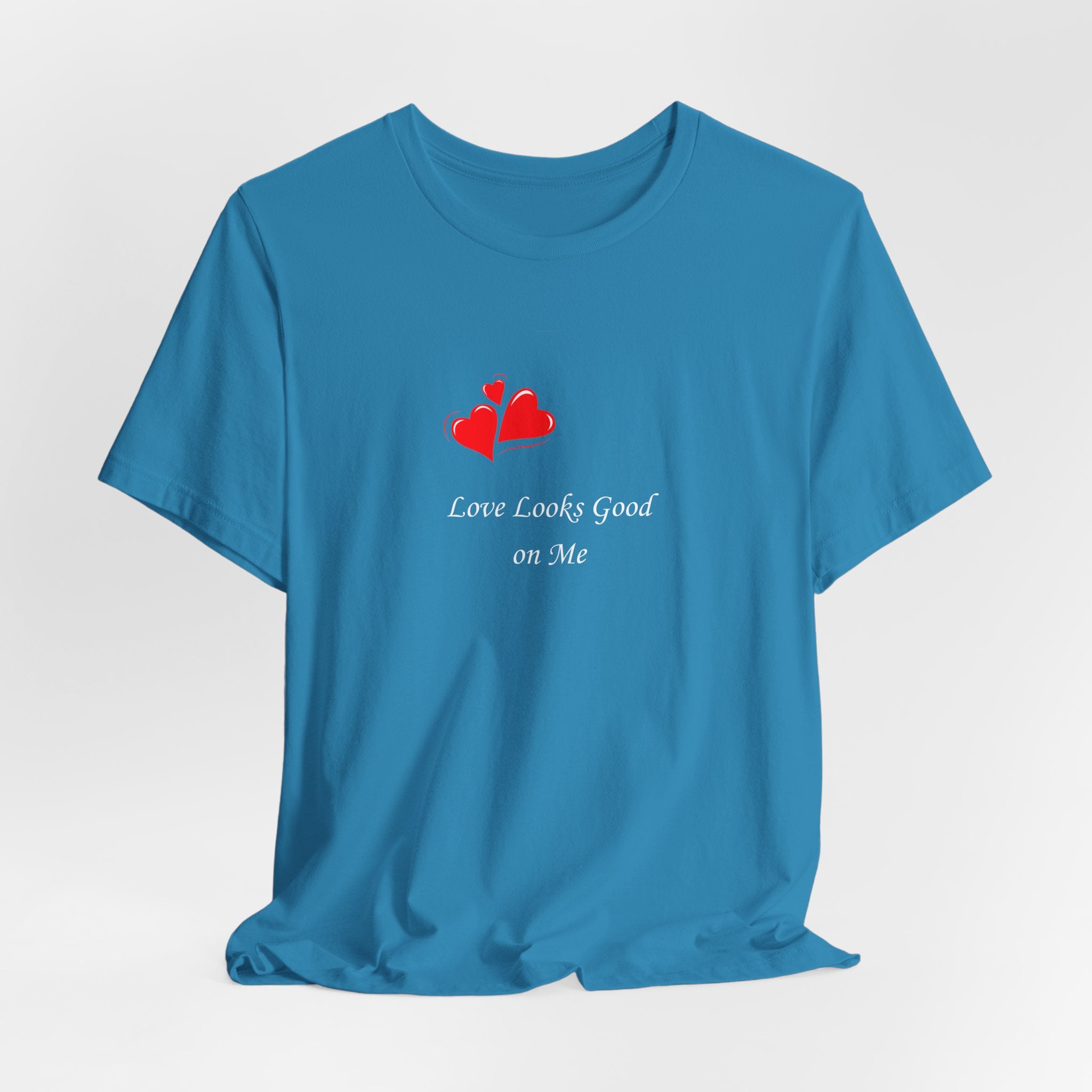 Love Looks Good On Me T-Shirt – Minimal Heart Graphic Tee